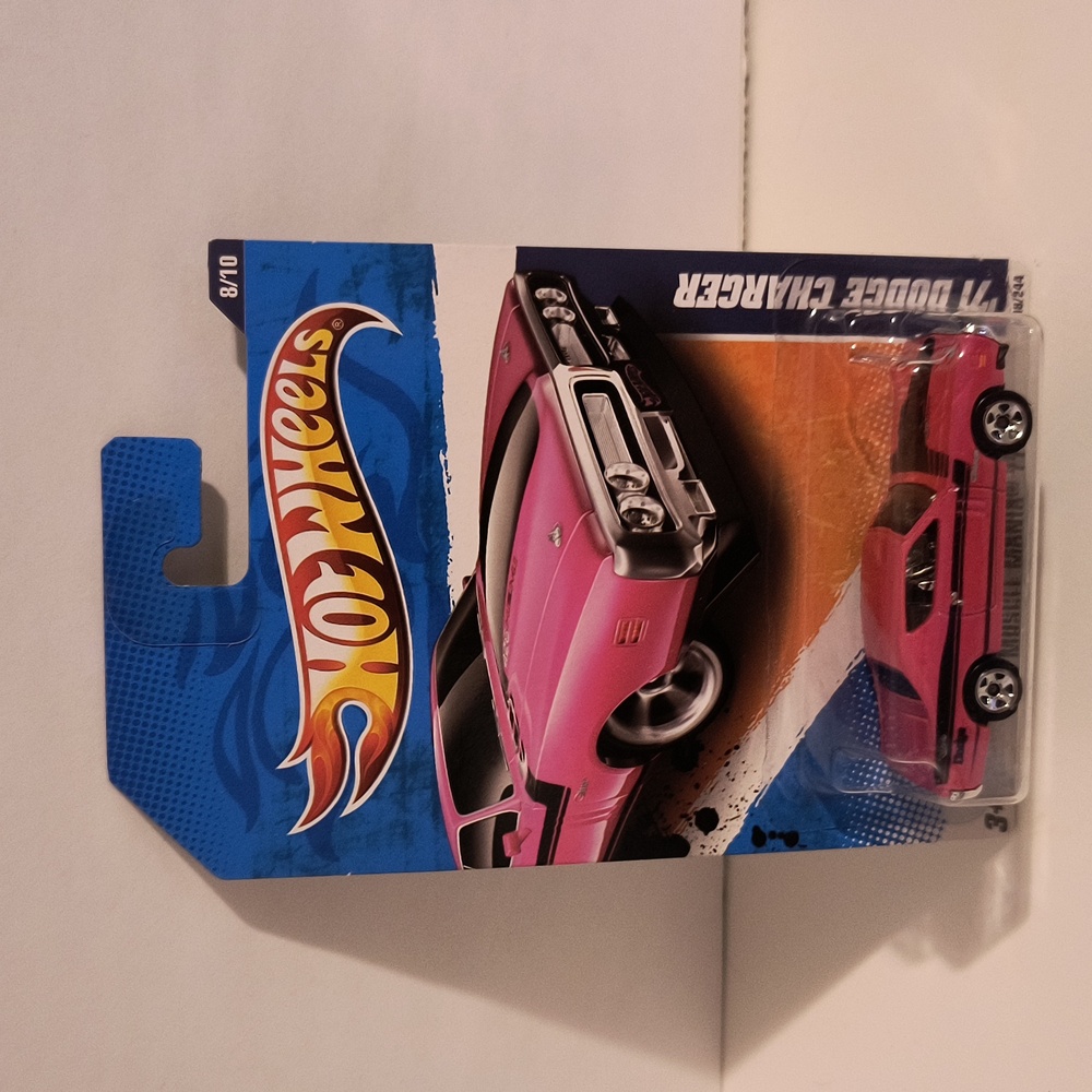 D2  hot wheels 71 dodge charger   with shipping protector